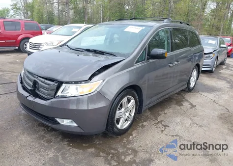 2013 Honda Odyssey Touring z USA, uszkodzony, nr VIN 5FNRL5H94DB013310